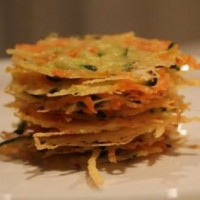 „Džiugas“-Käsecracker mit Karotten und Zucchini